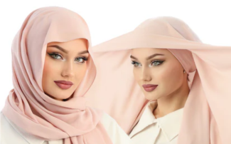 2025’te İpek Eşarp Neden Vazgeçilmez? | Kumaş Kalitesi, Moda Trendleri ve Stil Rehberi